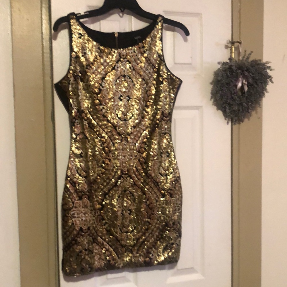 XOXO dress with design of gold in the front